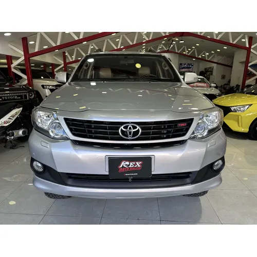 Toyota Fortuner SR 2012 Plateado Caracas
