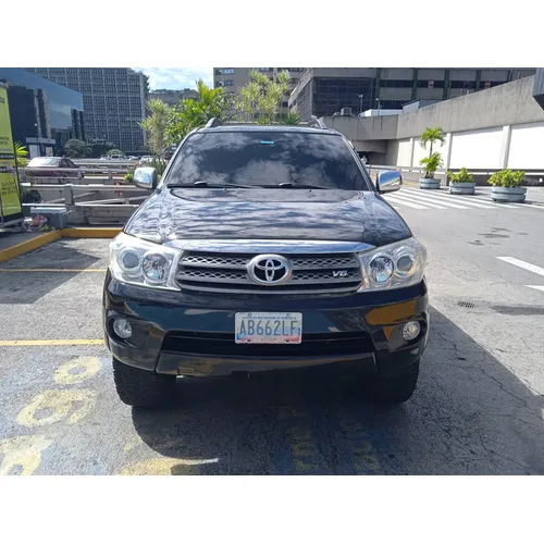 Toyota Fortuner SR 2011 Negro Caracas