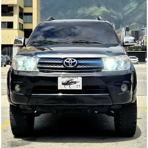 Toyota Fortuner SR 2010 Negro Caracas