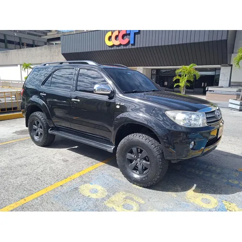 Toyota Fortuner SR 2011 Negro Caracas