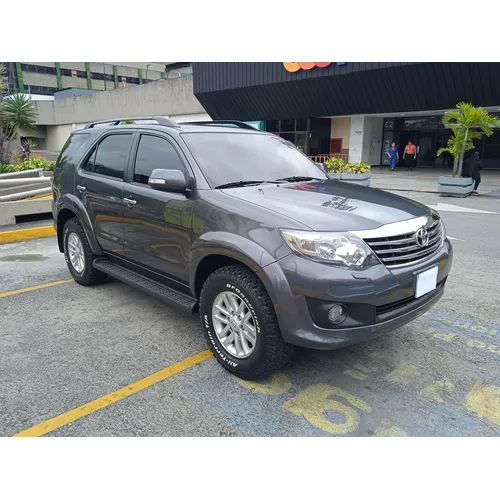 Toyota Fortuner SR 2012 Gris Caracas