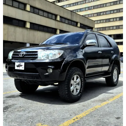 Toyota Fortuner SR 2010 Negro Caracas