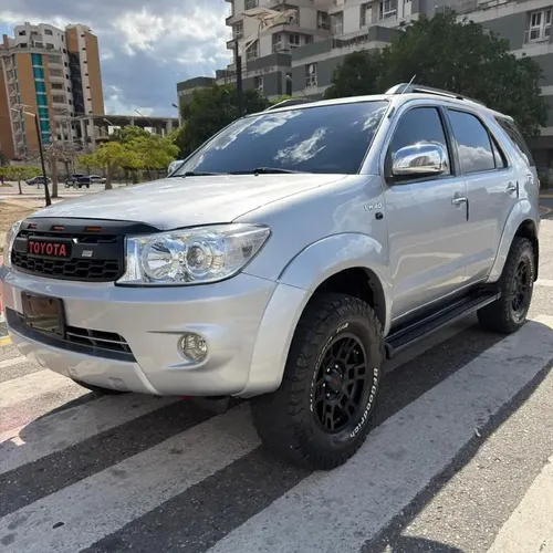 Toyota Fortuner SR 2011 Plateado Barquisimeto