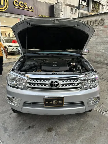 Toyota Fortuner SR 2011 Plateado Caracas