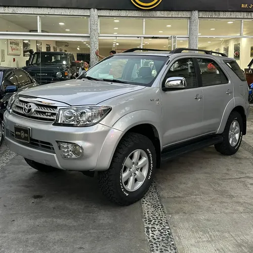 Toyota Fortuner SR 2011 Plateado Caracas