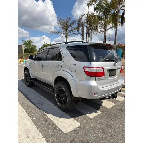 Toyota Fortuner SR 2011 Plateado Barquisimeto