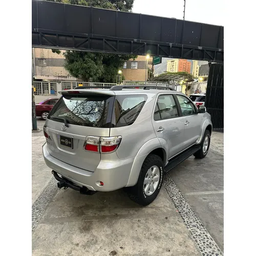 Toyota Fortuner SR 2011 Plateado Caracas