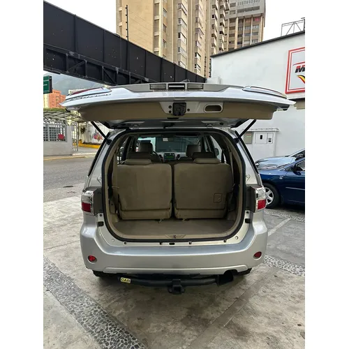 Toyota Fortuner SR 2011 Plateado Caracas