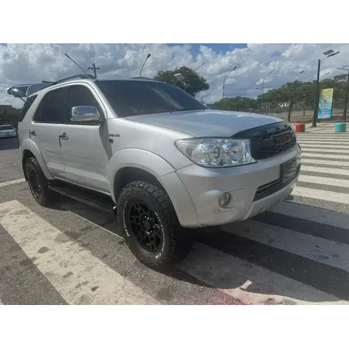 Toyota Fortuner SR 2011 Plateado Barquisimeto