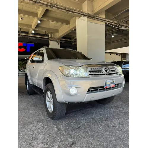 Toyota Fortuner SR 2011 Plateado Caracas