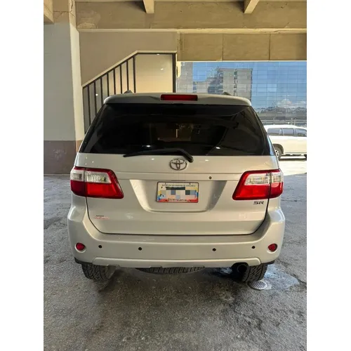 Toyota Fortuner SR 2011 Plateado Caracas