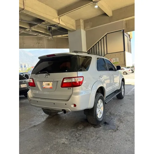 Toyota Fortuner SR 2011 Plateado Caracas