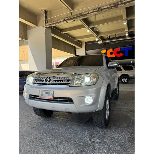 Toyota Fortuner SR 2011 Plateado Caracas