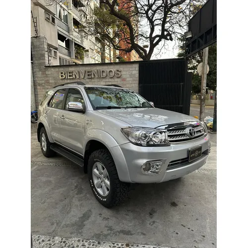 Toyota Fortuner SR 2011 Plateado Caracas