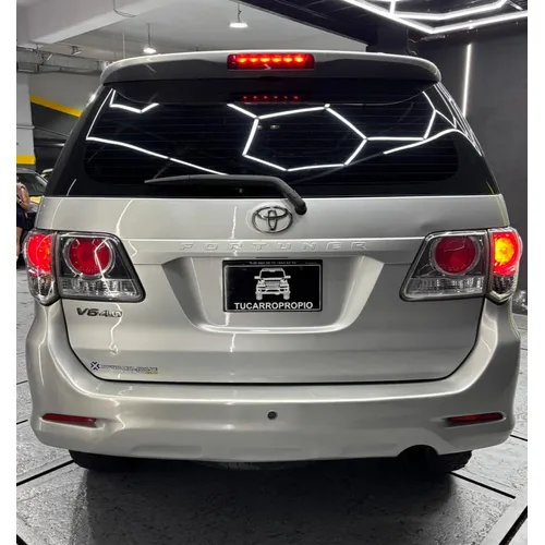 Toyota Fortuner SR 2012 Plateado Caracas