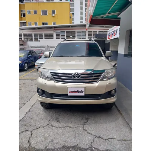 Toyota Fortuner SR 2016 Dorado Caracas