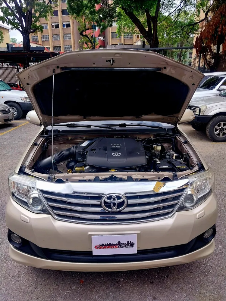 Toyota Fortuner SR 2016 Dorado Caracas