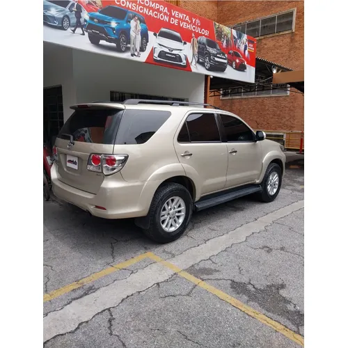 Toyota Fortuner SR 2016 Dorado Caracas