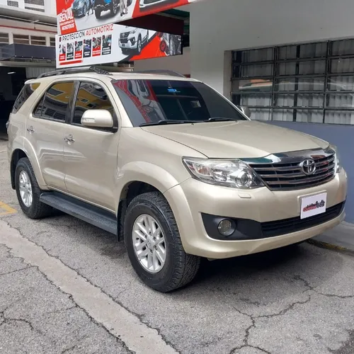 Toyota Fortuner SR 2016 Dorado Caracas