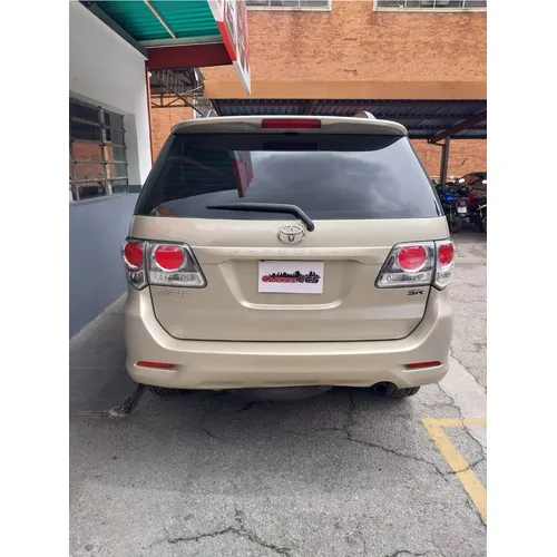 Toyota Fortuner SR 2016 Dorado Caracas