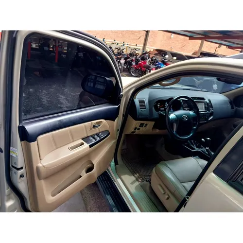 Toyota Fortuner SR 2016 Dorado Caracas