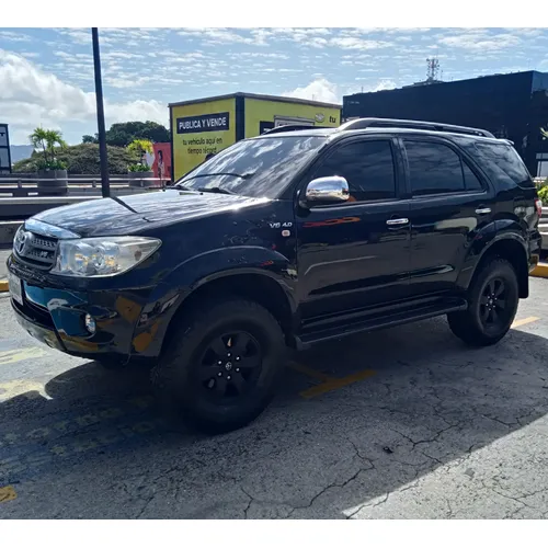Toyota Fortuner SR 2011 Negro Caracas