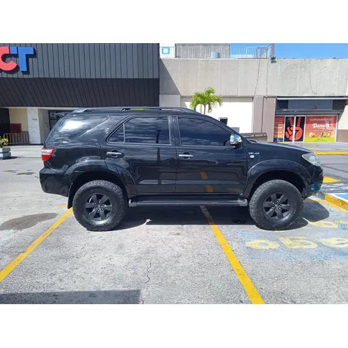 Toyota Fortuner SR 2011 Negro Caracas