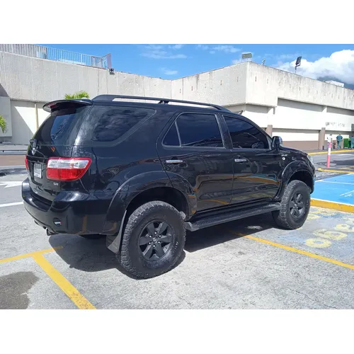 Toyota Fortuner SR 2011 Negro Caracas