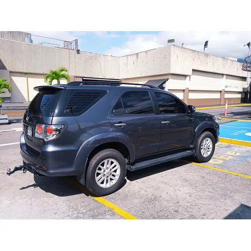 Toyota Fortuner SR 2015 Gris Caracas