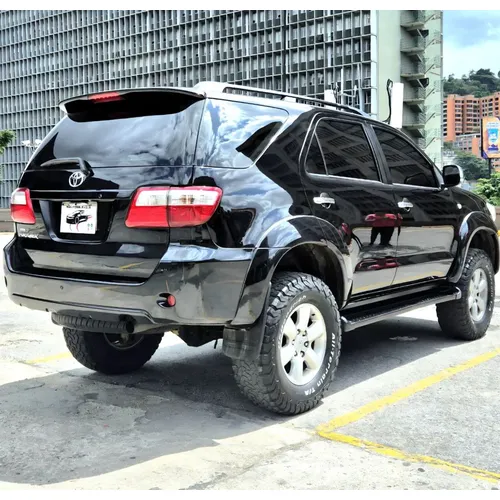 Toyota Fortuner SR 2010 Negro Caracas