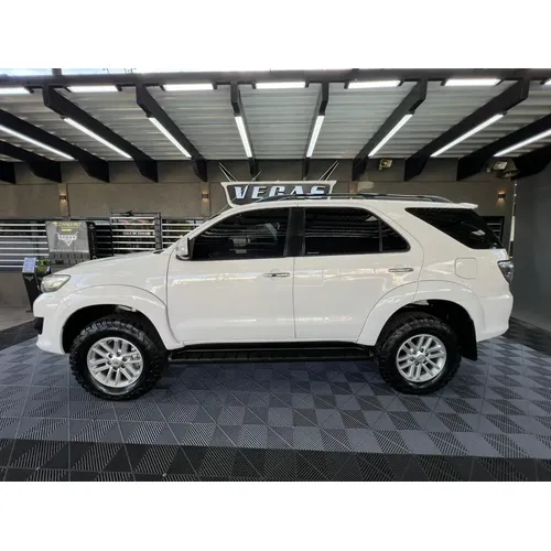 Toyota Fortuner SR 2012 Blanco Barquisimeto