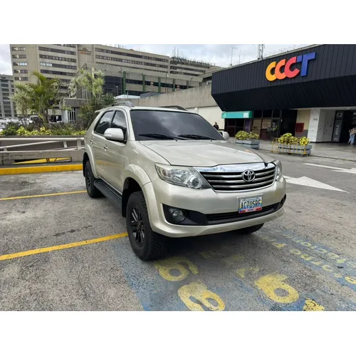 Toyota Fortuner SR 2014 Beige Caracas