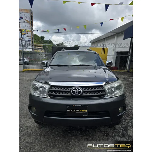Toyota Fortuner SR 2011 Gris San Antonio