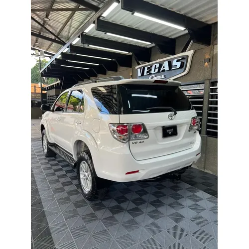 Toyota Fortuner SR 2012 Blanco Barquisimeto