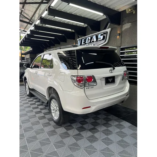 Toyota Fortuner SR 2014 Blanco Barquisimeto