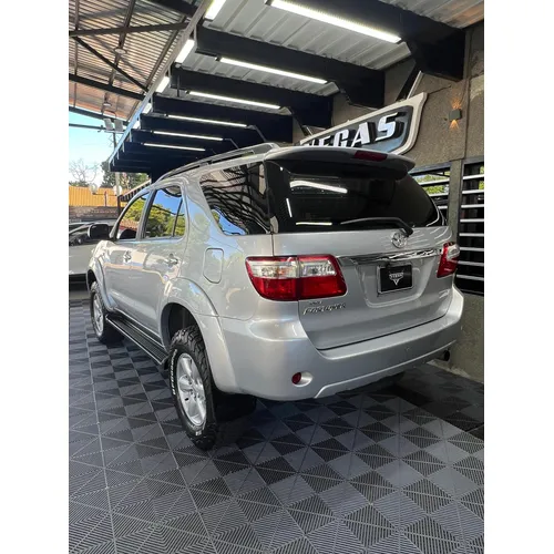 Toyota Fortuner SR 2012 Plateado Barquisimeto