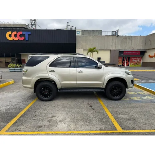 Toyota Fortuner SR 2014 Beige Caracas