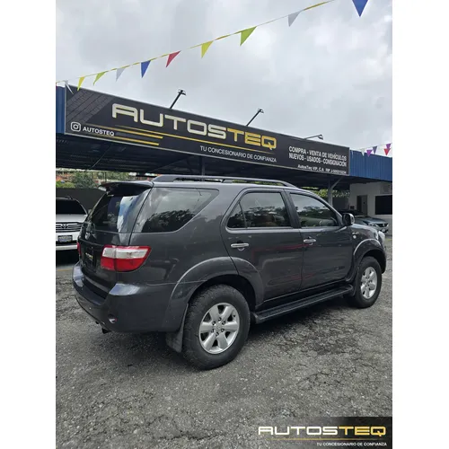 Toyota Fortuner SR 2011 Gris San Antonio