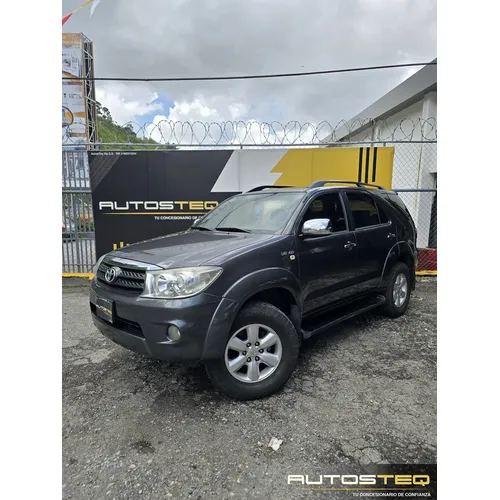Toyota Fortuner SR 2011 Gris San Antonio