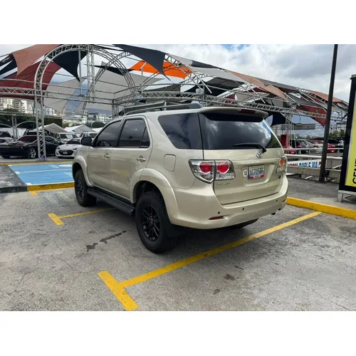 Toyota Fortuner SR 2014 Beige Caracas