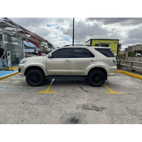 Toyota Fortuner SR 2014 Beige Caracas