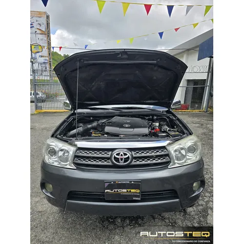 Toyota Fortuner SR 2011 Gris San Antonio
