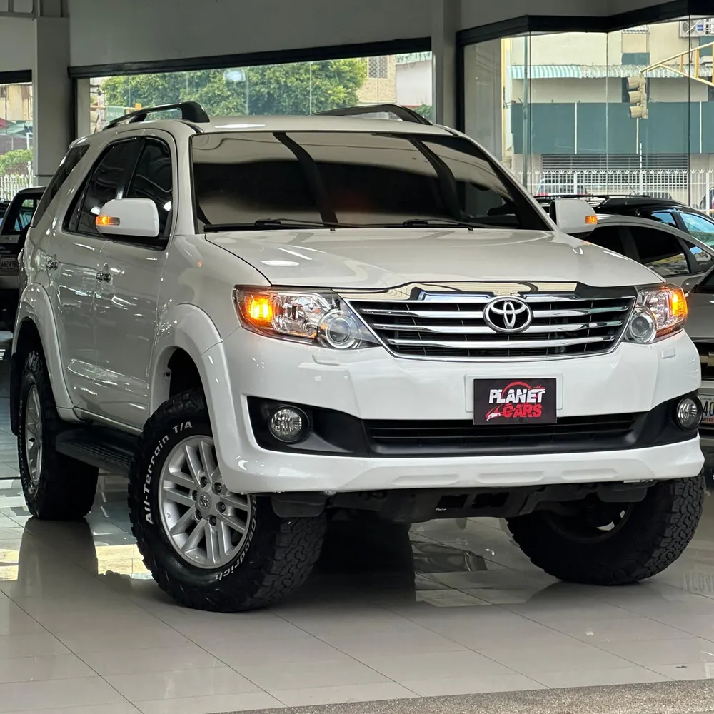 Toyota Fortuner SR 2012 Plateado Barquisimeto