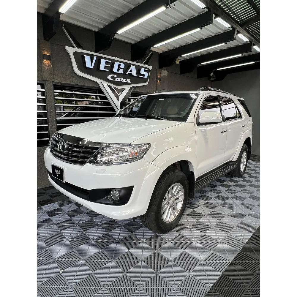 Toyota Fortuner SR 2012 Blanco Barquisimeto