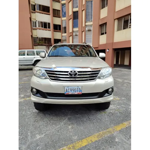Toyota Fortuner SR 2012 Beige Caracas