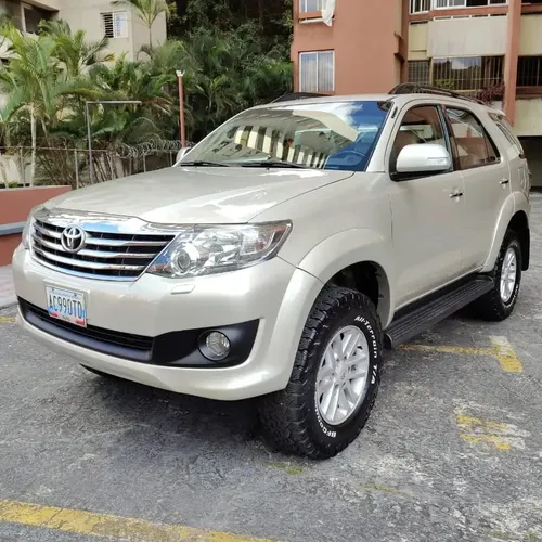 Toyota Fortuner SR 2012 Beige Caracas