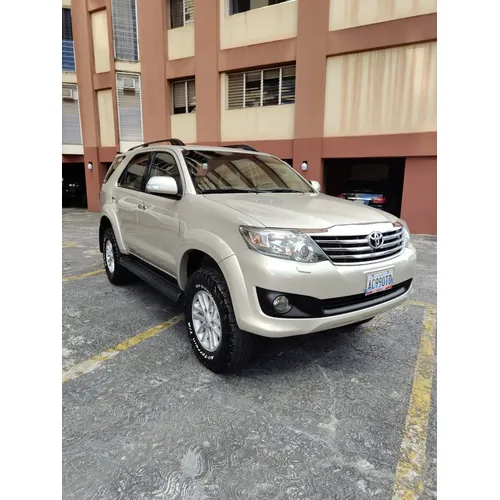 Toyota Fortuner SR 2012 Beige Caracas
