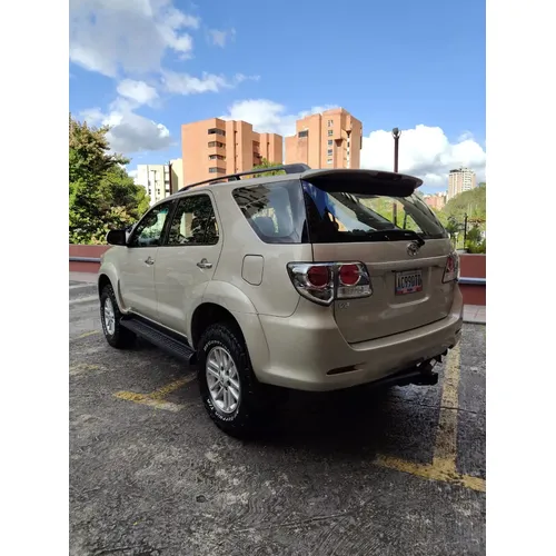 Toyota Fortuner SR 2012 Beige Caracas