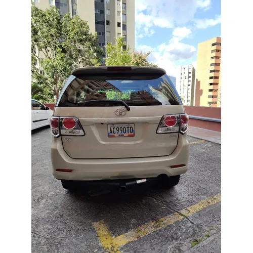 Toyota Fortuner SR 2012 Beige Caracas
