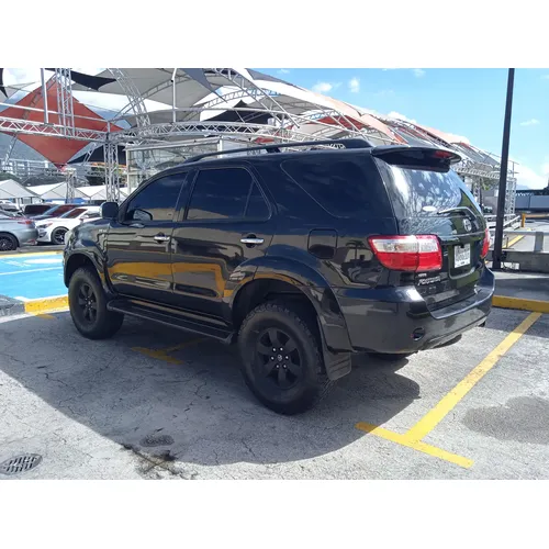 Toyota Fortuner SR 2011 Negro Caracas